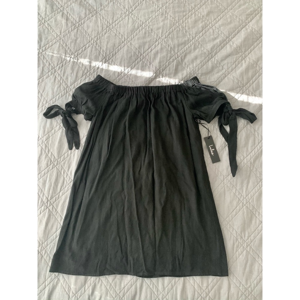 Lulu’s Off the Shoulder Shift Dress